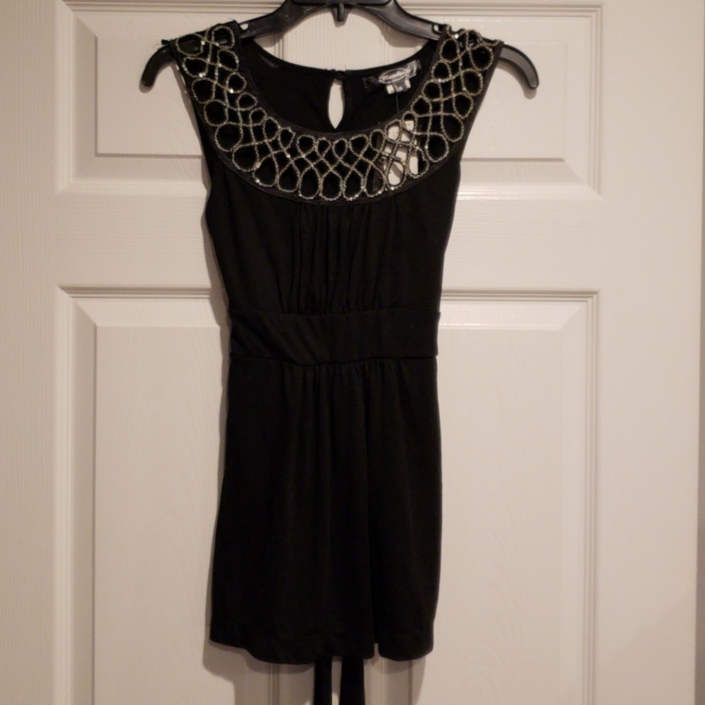 Mandee tie back embellished top. Size small